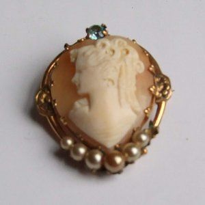 Vintage Carved Shell Cameo Pendant Brooch Designer